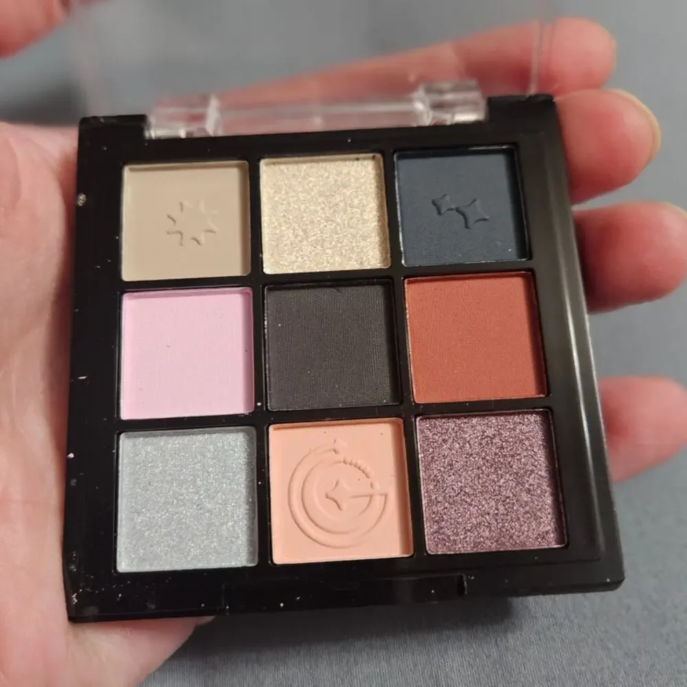 Juju Dream 9-Color Eyeshadow Palette Star Isle Fantasy Night NEW